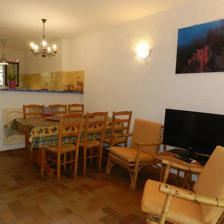 Apartment Le Lavandou, 3 Pieces, 4 Personnes - Fr-1-713-61