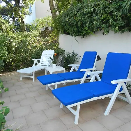 Apartment Le Lavandou, 3 Pieces, 4 Personnes - Fr-1-713-61