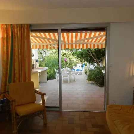Apartment Le Lavandou, 3 Pieces, 4 Personnes - Fr-1-713-61